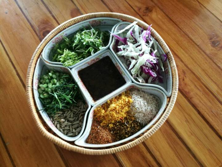 caanteen ข้าวยำ