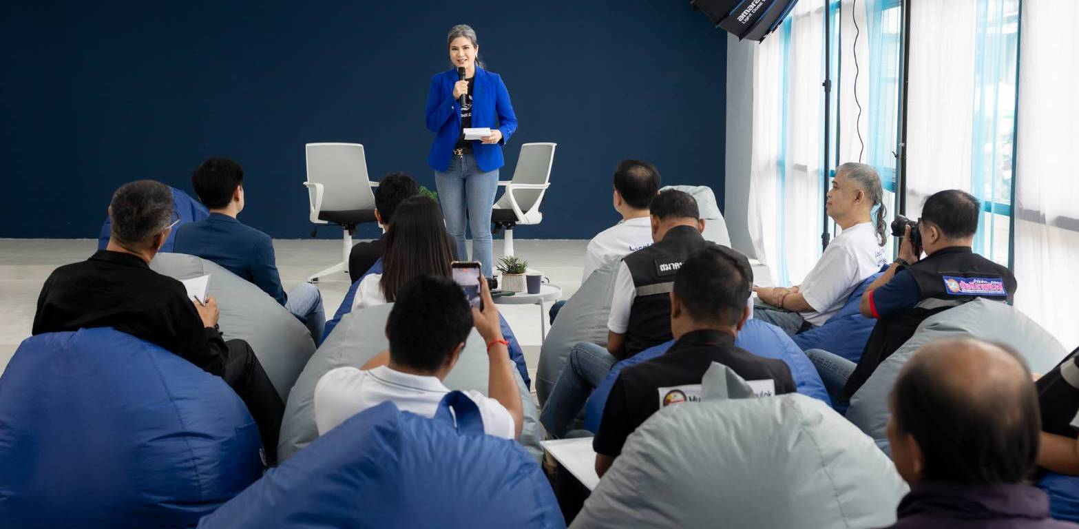 พิธีกร ไทย อังกฤษ ดร.นริศรา